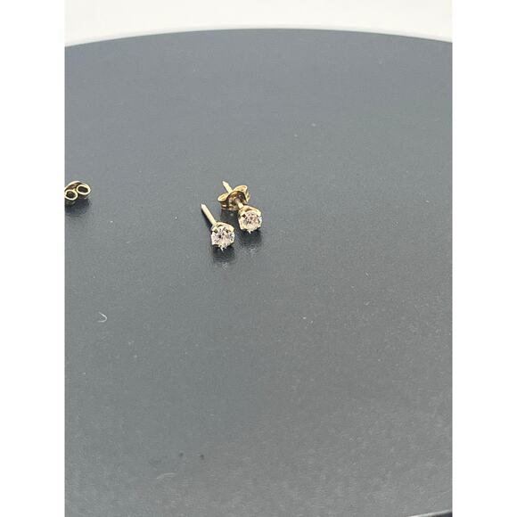 Yellow Gold 14k Marked IIIV Stud Earrings .40 grams - Picture 9 of 9